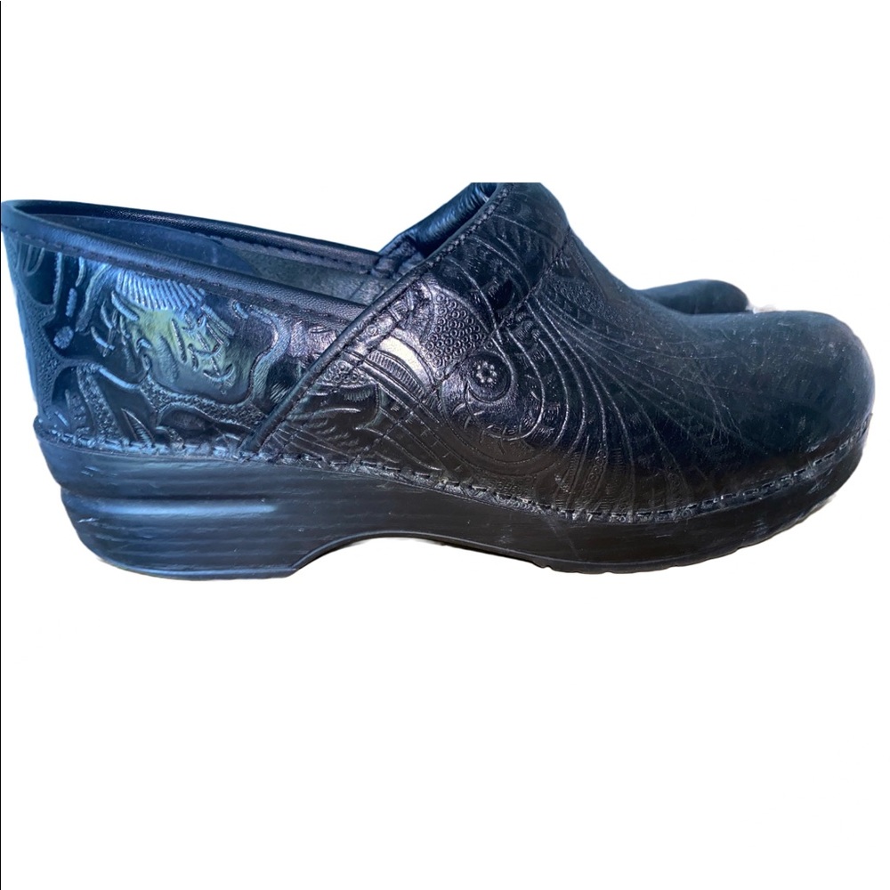 Embossed Black Dansko Clogs (size 39 - women’s 8 1/2, 9)